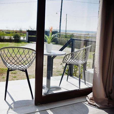 Room Nine 9 Beachfront Apartments Nea Kallikrateia المظهر الخارجي الصورة
