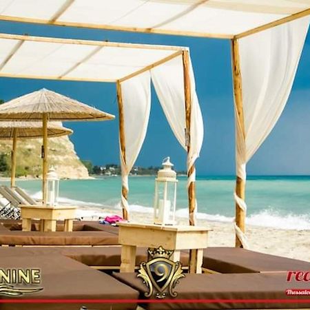 Room Nine 9 Beachfront Apartments Nea Kallikrateia المظهر الخارجي الصورة