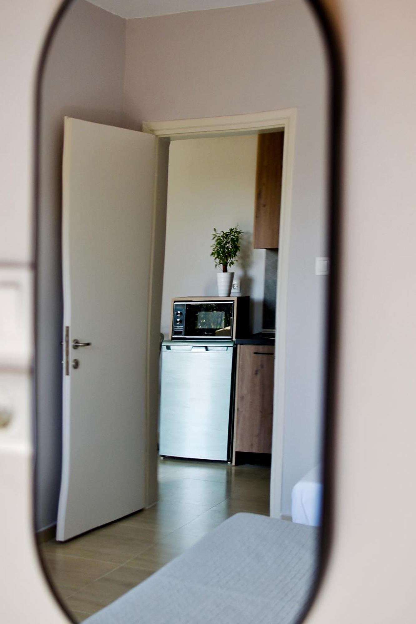 Room Nine 9 Beachfront Apartments Nea Kallikrateia المظهر الخارجي الصورة