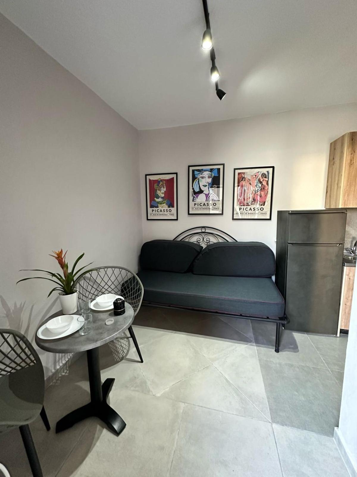 Room Nine 9 Beachfront Apartments Nea Kallikrateia المظهر الخارجي الصورة