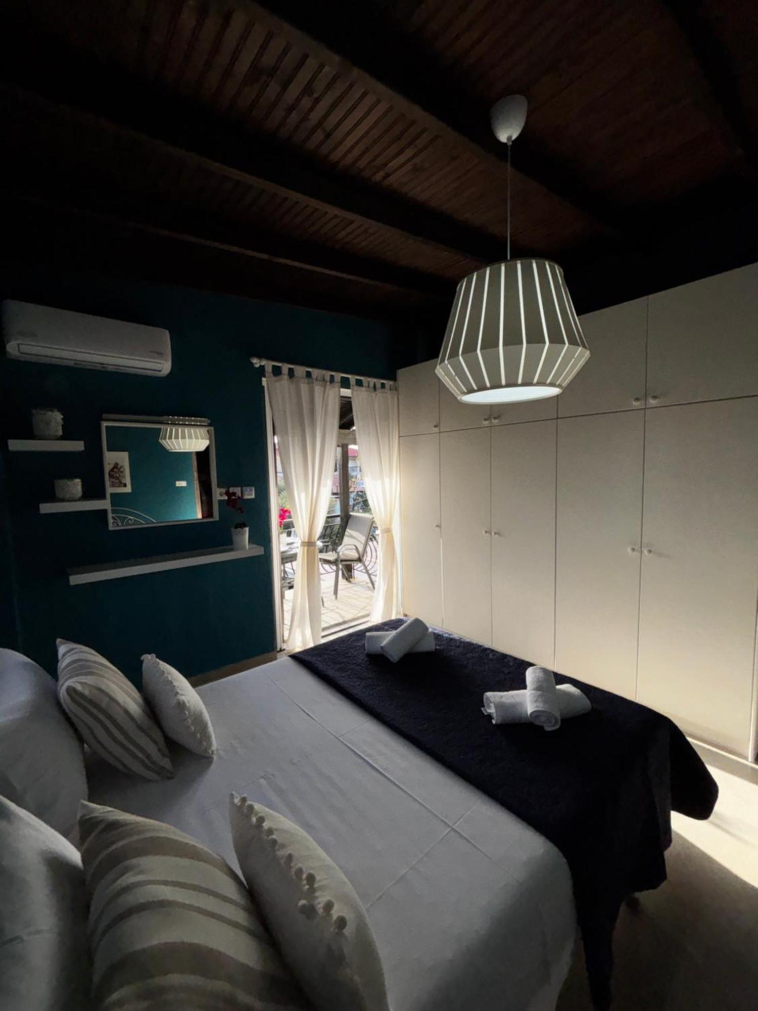 Room Nine 9 Beachfront Apartments Nea Kallikrateia المظهر الخارجي الصورة